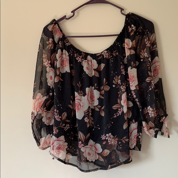 American Eagle Outfitters Tops - Off the shoulder shirt